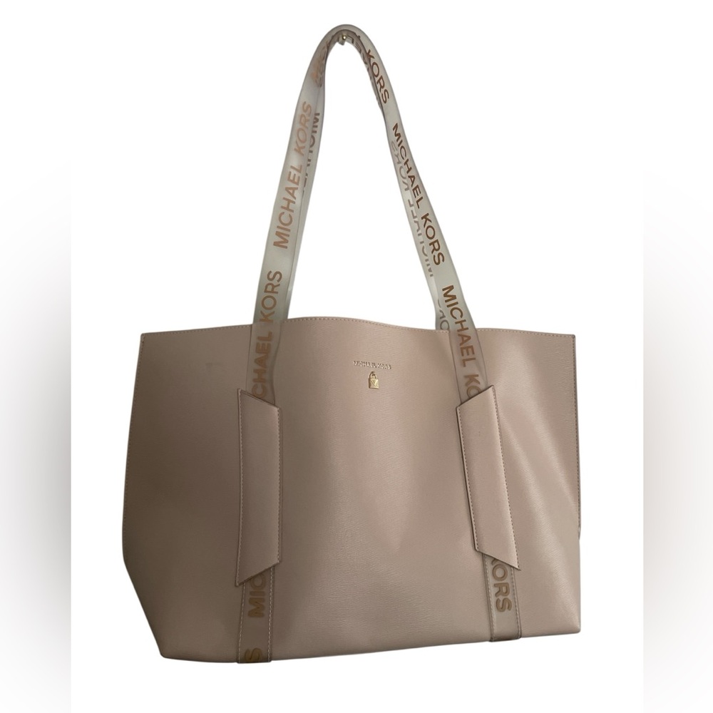 Michael Kors EUC Light Pink Tote with Structured Design Clear Straps 2 Sm Spots